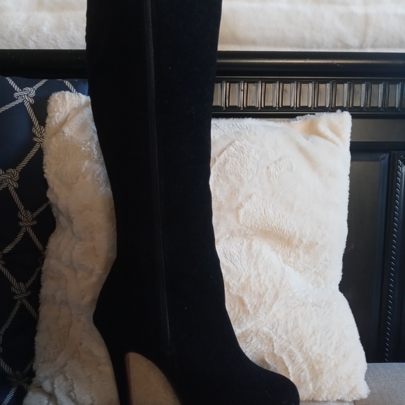 Crape Myrtle Knee High Button Suede Boots - Picture 4 of 8